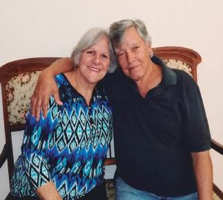 Gabriel e Fátima sentados juntos