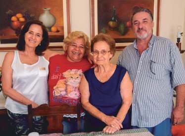 Irene com os filhos Zoara, Zilaine e Orestes