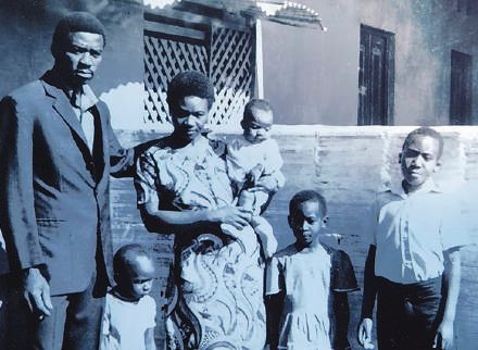 A família Matine reunida em Angola, antes da vinda para o Brasil